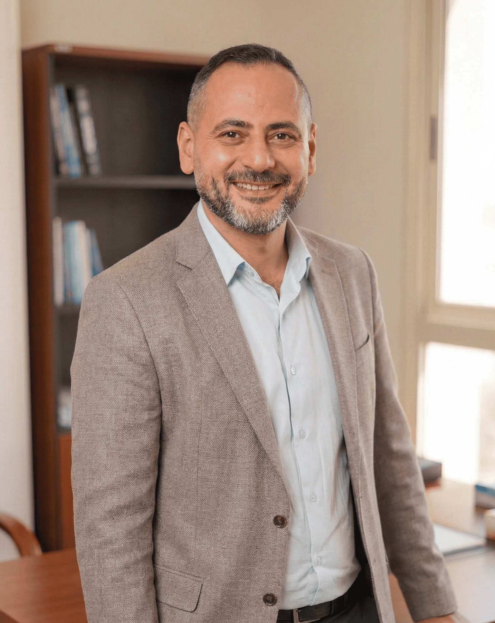 د. أحمد فوزي في العيادة